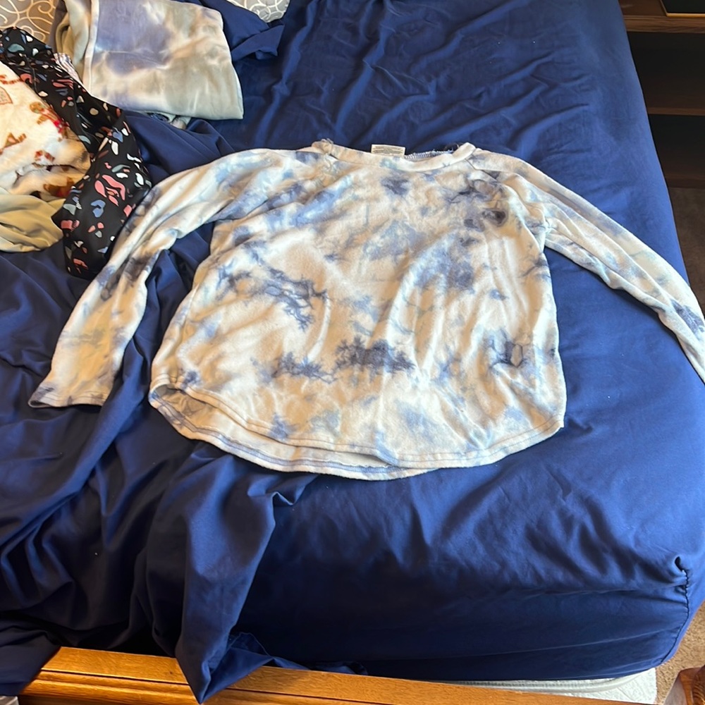 Blue and white tie dye long sleeve shirt size large